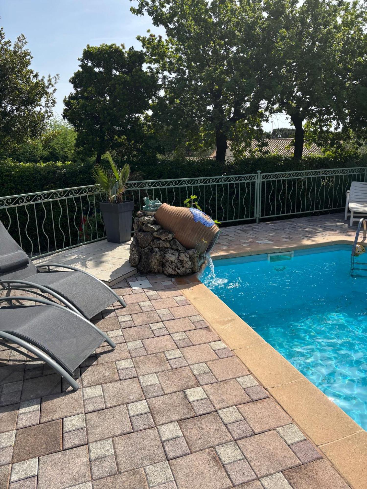 La Cigaliere 1 Charmant T1 Bis Avec Terrasse Dans Villa Sollies-Ville Esterno foto